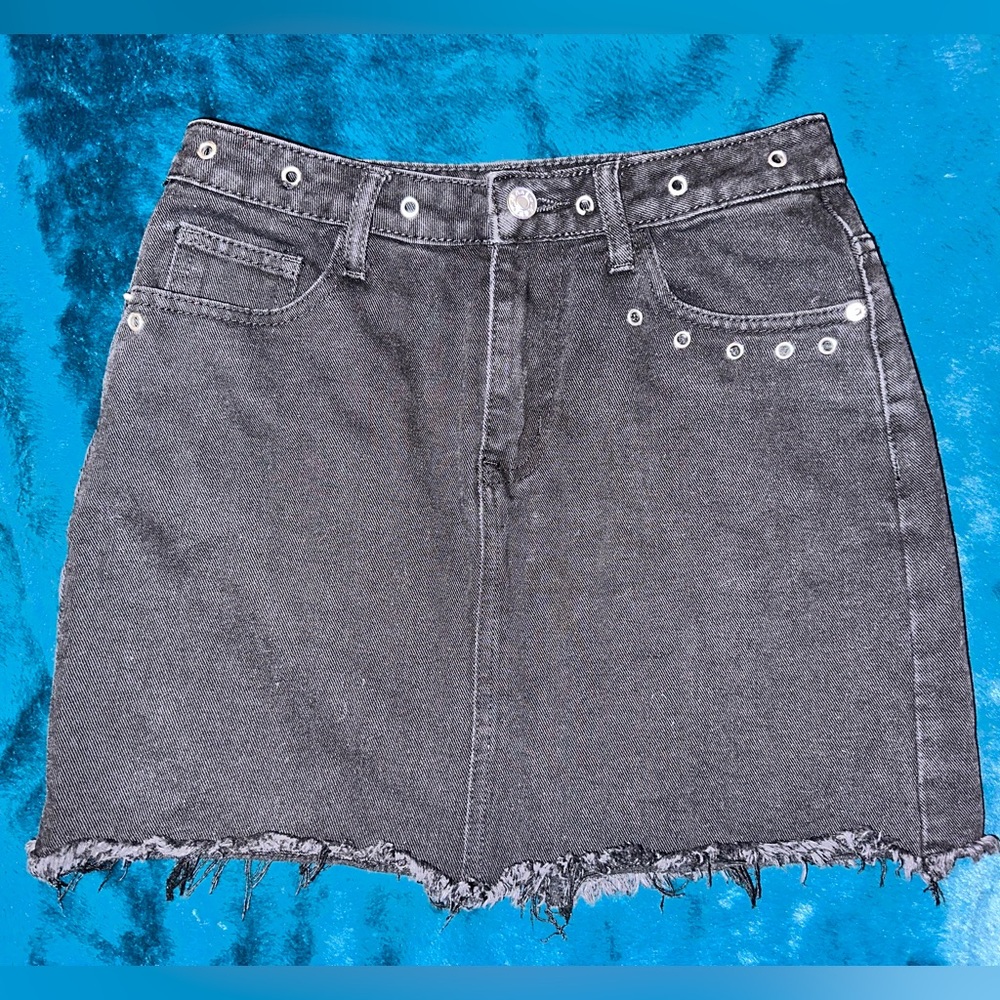 ✨Bundle 2 for $5 deal✨Jean skirt. Black size small